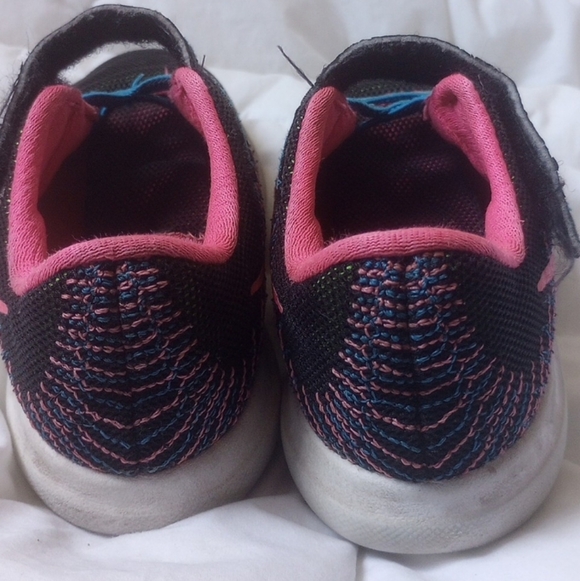 Nike Kids' Black and Pink Sneakers with Blue Accents - Picture 5 of 6
